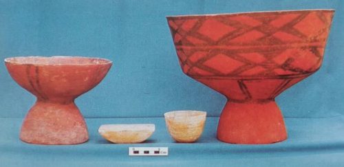 ظرف‌های موجود در تدفین هشت هزار ساله جیران بانو در محوطه باستانی ازبکی