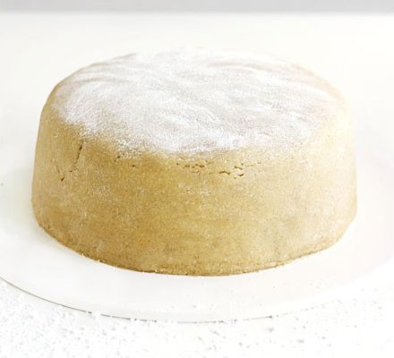 کیک اسفنجی مارسیپان مارزیپان