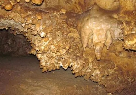غار جفریز در شهرستان بافت کرمان