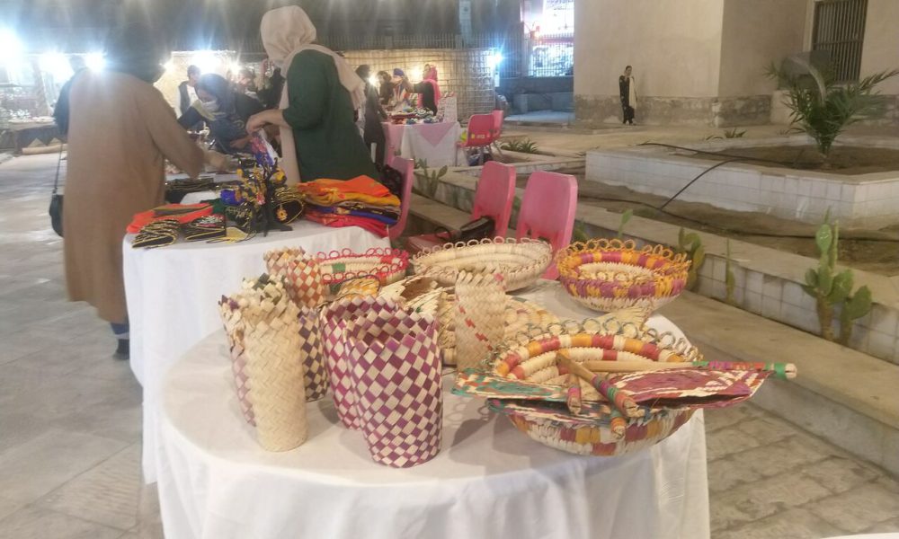 چهارشنبه بازار صنایع دستی در معبد هندوهای بندرعباس
