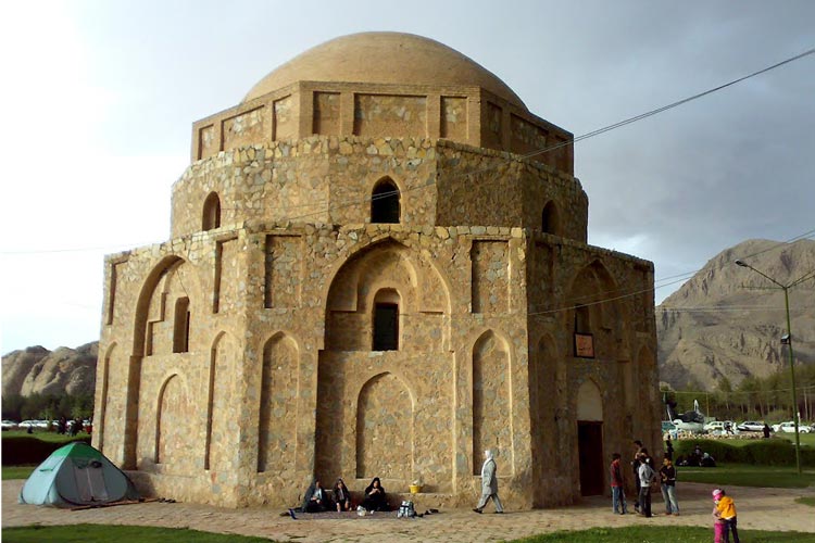 گنبد گبری بنای سنگی کرمان