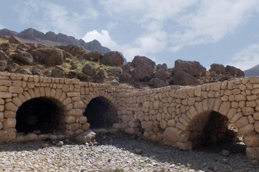طاق سنگی خان اوی در شهرستان فارسان، هشت کیلومتری جونقان چهارمحال و بختیاری