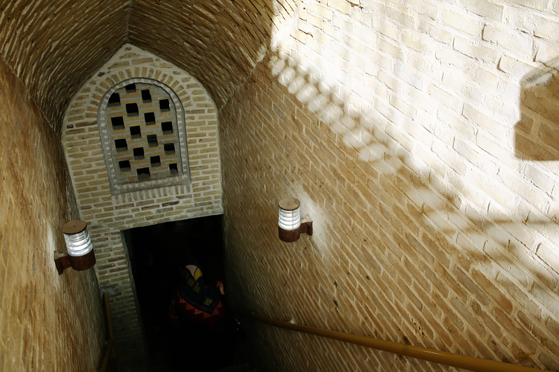 ورودی قنات دو طبقه مون در شهر اردستان اصفهان