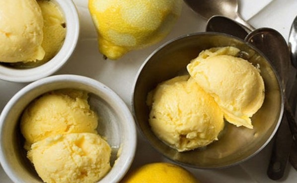 بستنی یخی با طعم لیمو