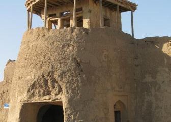 دروازه قلعه تاریخی حسن‌آباد آبریزه تیران و کرون اصفهان