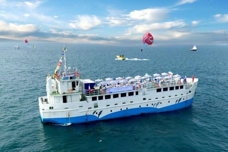 نخستین اتوبوس دریایی مازندران در ساحل نوشهر گردشگری دریایی