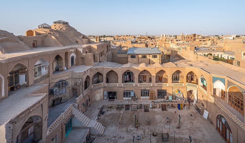 عملیات مرمت در یکی از حجره های تیمچه بخشی بازار کاشان اصفهان میراث فرهنگی
