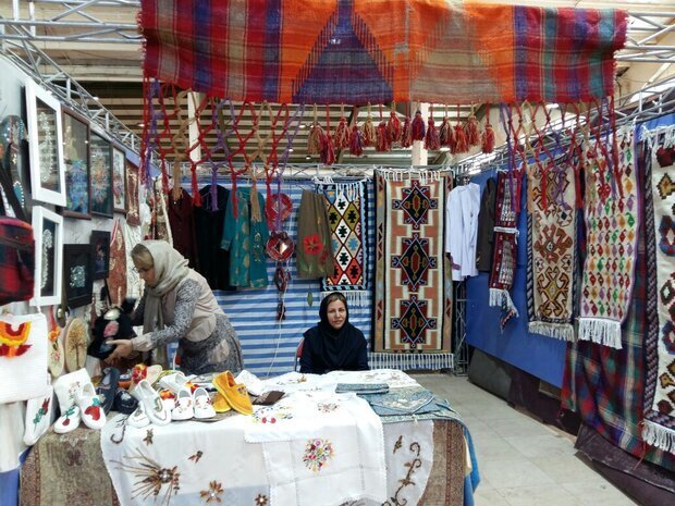 نمایشگاه نمایش صنایع دستی و سوغات استان های غرب کشور در سنندج
