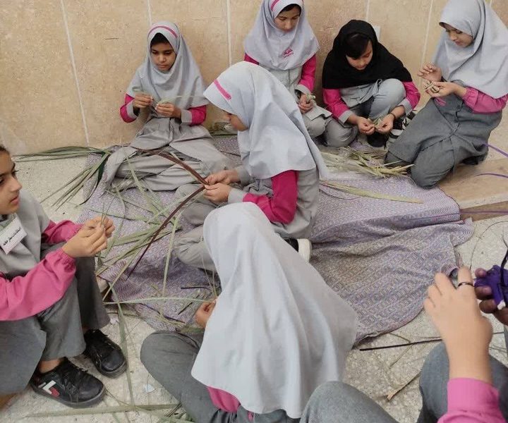 امتداد طرح آموزش حصیربافی در مدارس شهر بافق