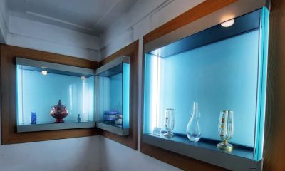 نمایشگاه آثار شیشه‌ای در موزه هنرهای تزئینی ایران در اصفهان